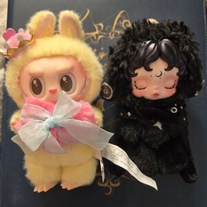 Queen Labubu And Skullpanda Darkness Bundle